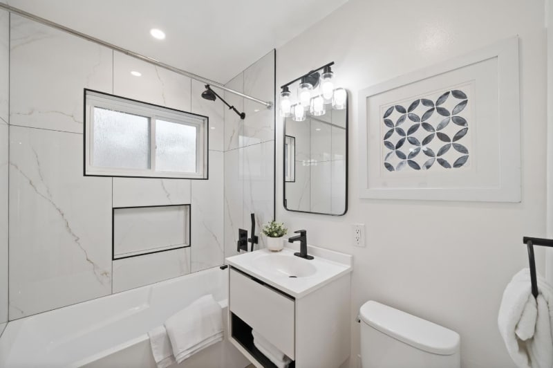 Building Photo - 242 Thurston St