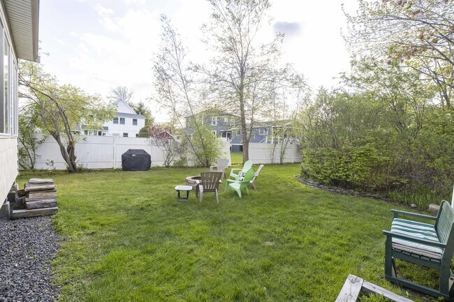 Building Photo - 16 Grasshopper Ln