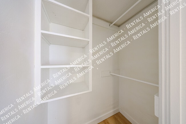 Building Photo - 2047 E Virginia Ave