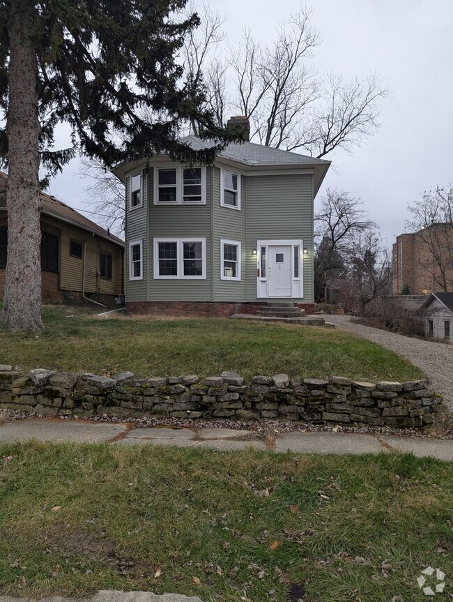 Building Photo - 1935 Freeman St