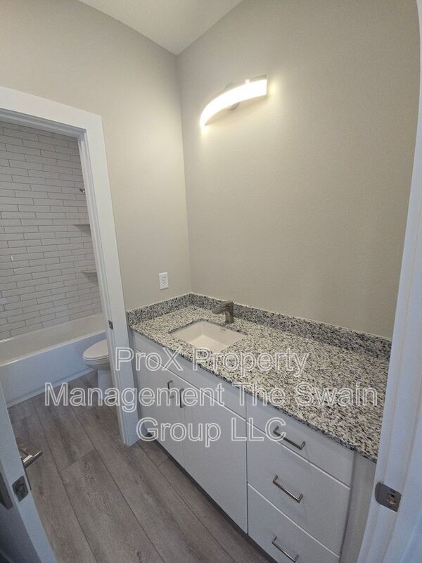 Building Photo - 701 Bates Ave SW