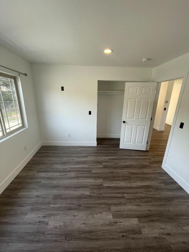 Building Photo - 2530 Francisco Blvd
