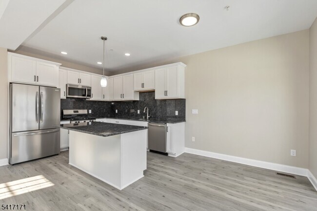 Building Photo - 150 N Auten Ave