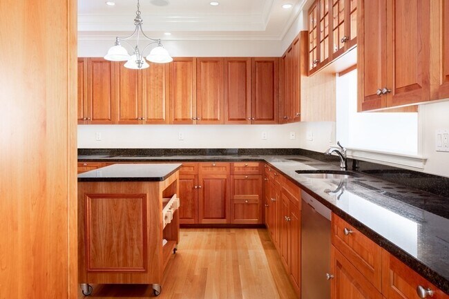 Building Photo - 15 Marlborough St