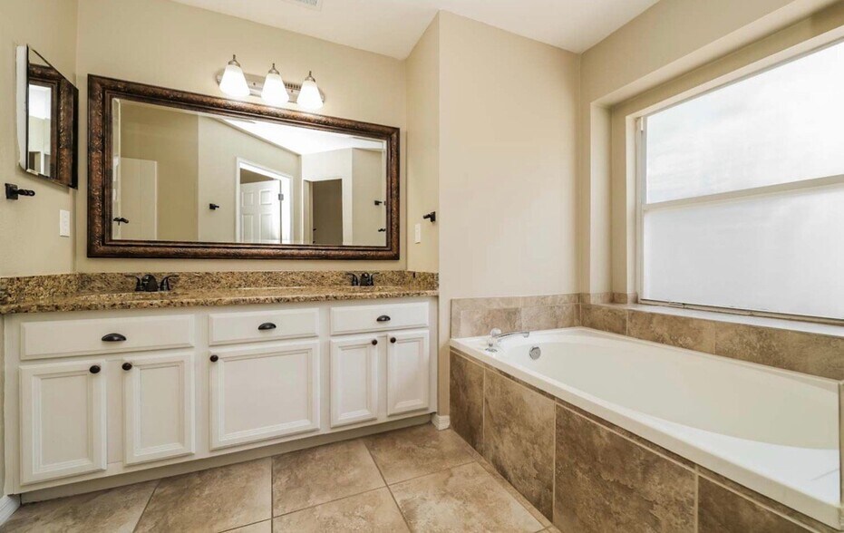 Building Photo - 2405 Needham Dr