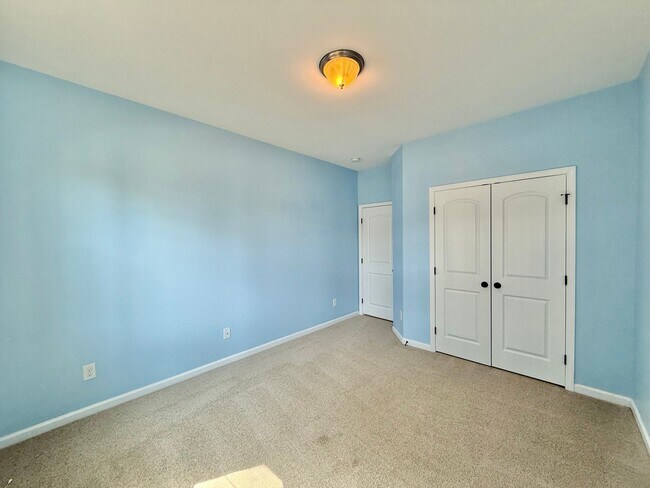 Building Photo - 1140 Litchborough Way