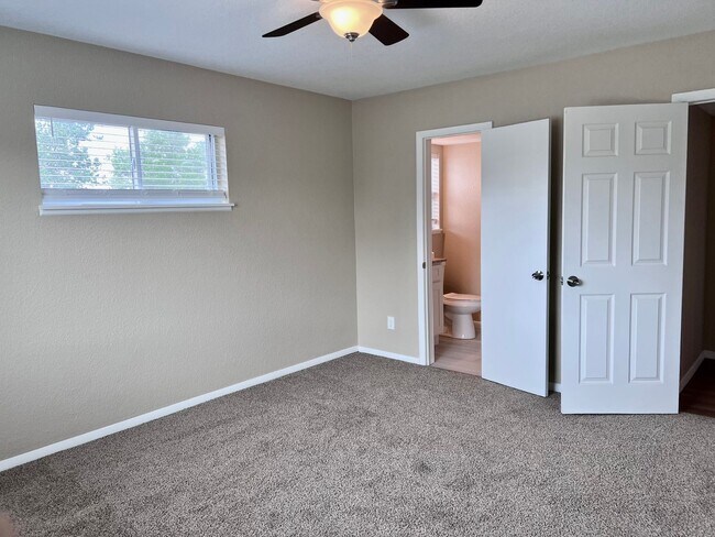 Building Photo - Ranch Home 3BD/2BA Conveniently Located Mi...