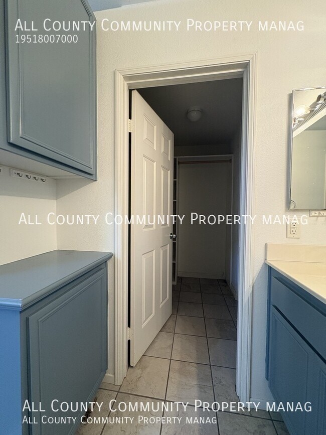 Building Photo - 39560 Bonaire Way