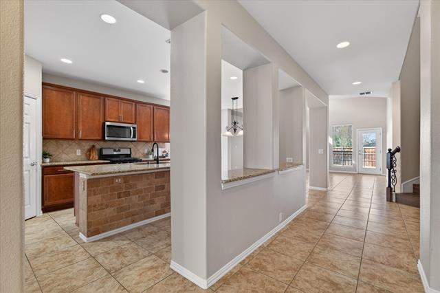 Building Photo - 810 Highland Hills Dr