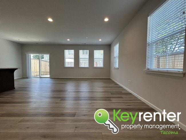 Building Photo - Must-have 3Bed/2.5Bath Lakewood Home