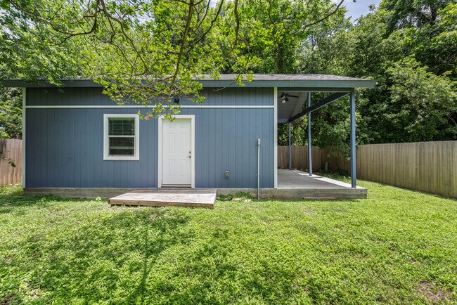 Building Photo - 1153 Brookswood Ave