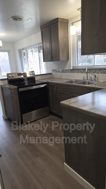 Building Photo - 2118 S Roosevelt St