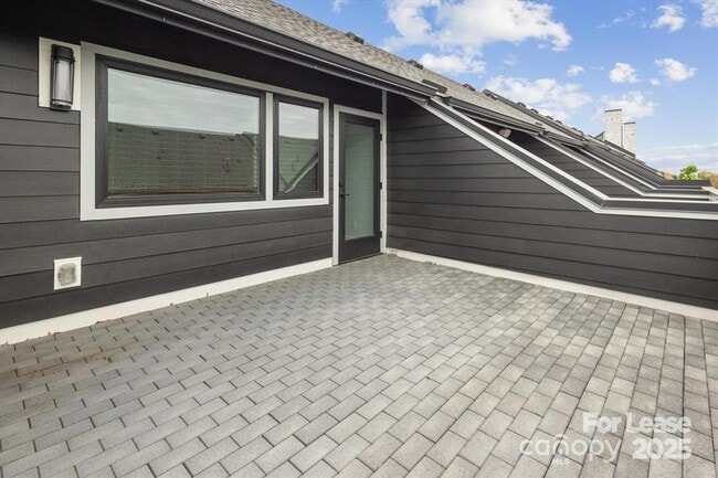 Building Photo - 1212 Minter Pl