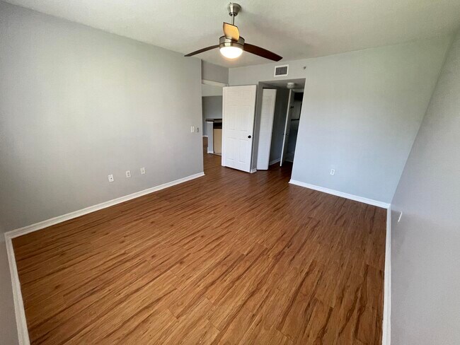 Building Photo - 4131 San Marino Blvd