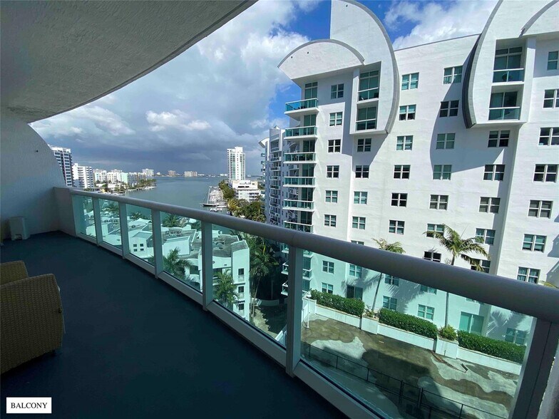Building Photo - 7900 Harbor Island Dr