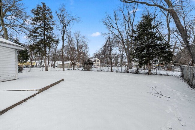 Building Photo - Bedroom, 1-Bathroom Home for Rent – Section 8 Accepted