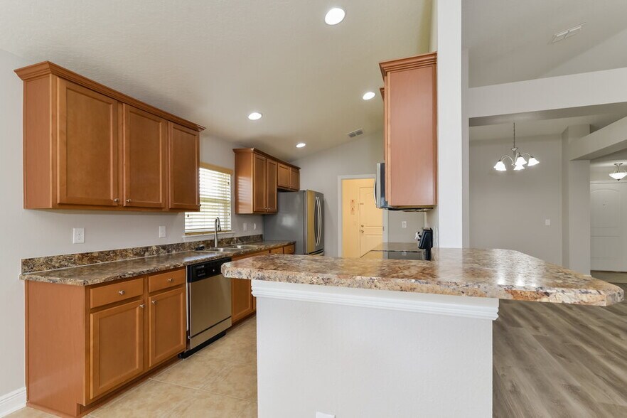 Building Photo - 905 Chestnut Dr