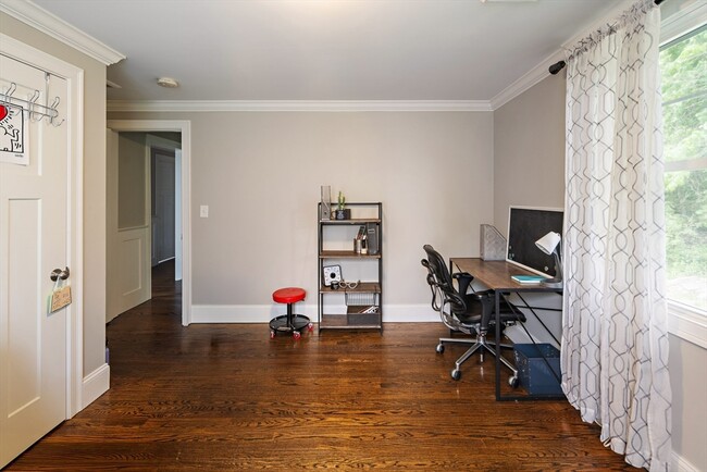 Building Photo - 204 Dedham St