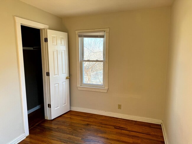 Building Photo - 3 bedroom Kenosha cape cod