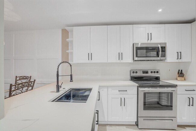 Building Photo - 13719 Via Aurora