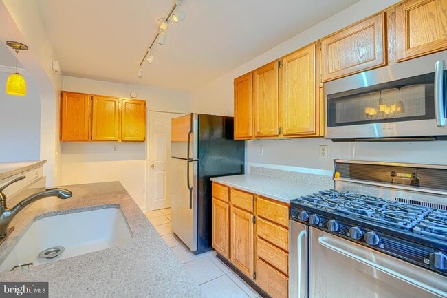 Building Photo - 372 Old Trail