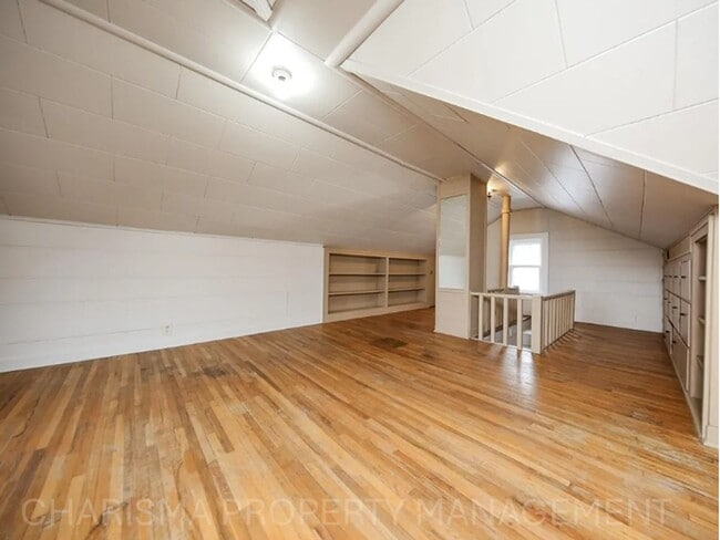 Building Photo - Charming 3 BD Home Across from Emerson Park – Move-In Ready!