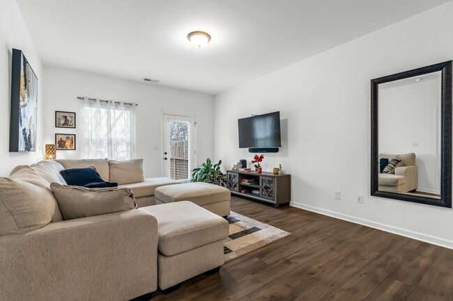 Building Photo - 942 Millstream Dr