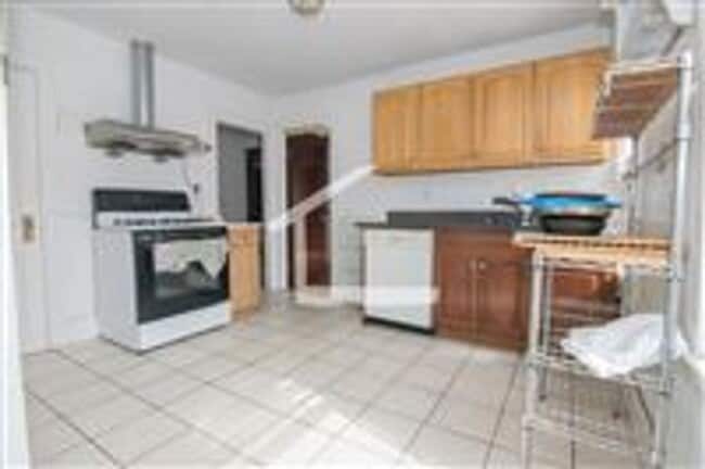 Building Photo - 59 Etna St