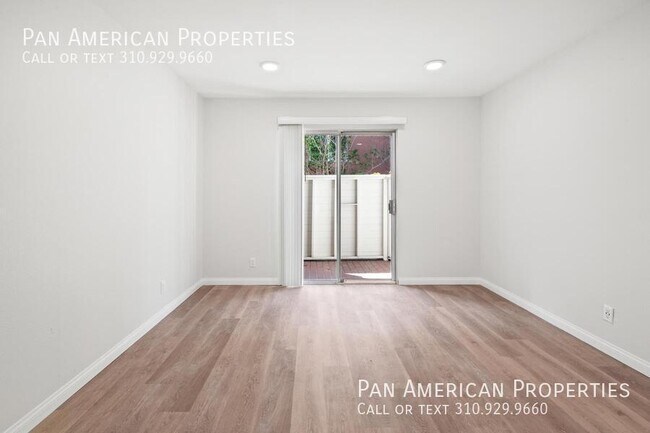 Building Photo - 10380 Almayo Ave