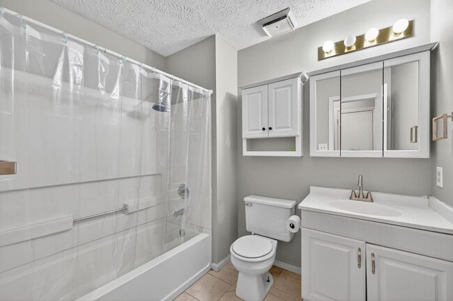 Building Photo - 1040 Rim Rd