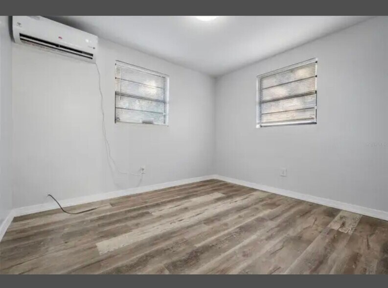 Building Photo - 1707 E Idell St