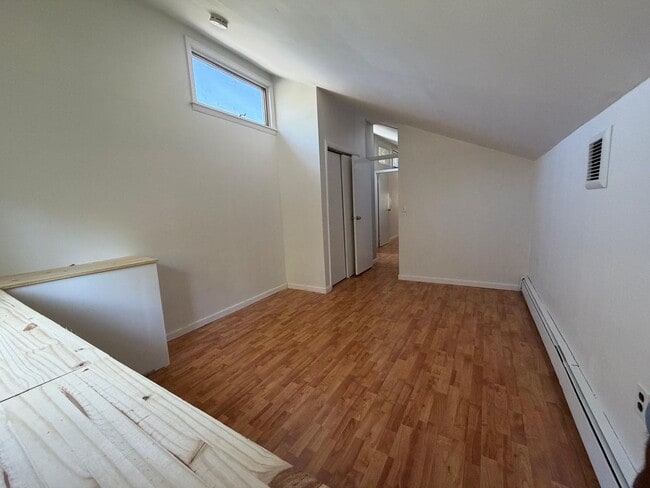 Building Photo - Spacious 5-Bedroom Home with Modern Features