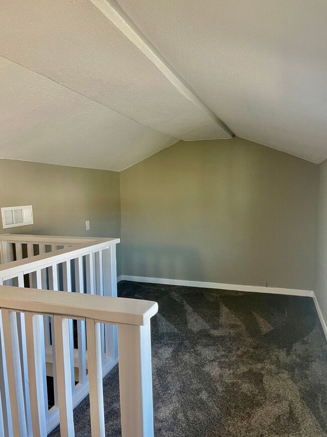 Building Photo - Completely Renovated