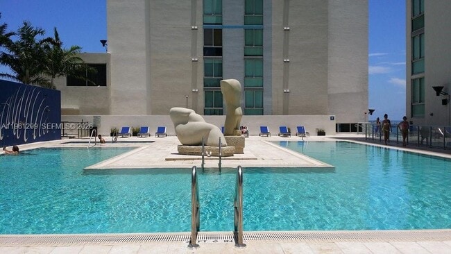 Building Photo - 325 S Biscayne Blvd