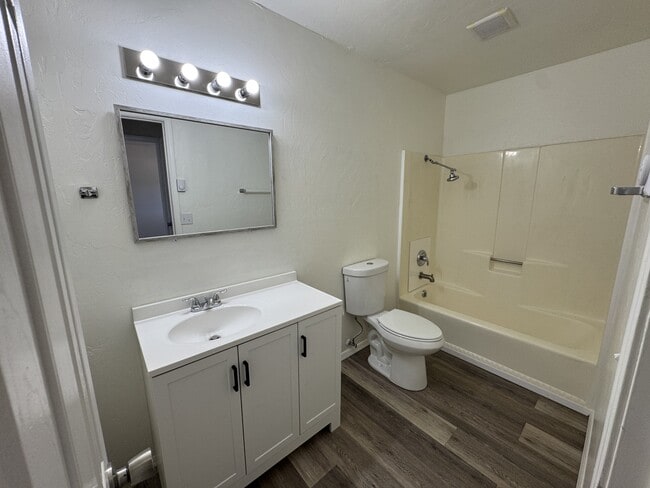 Building Photo - 2996 N Truwood Dr