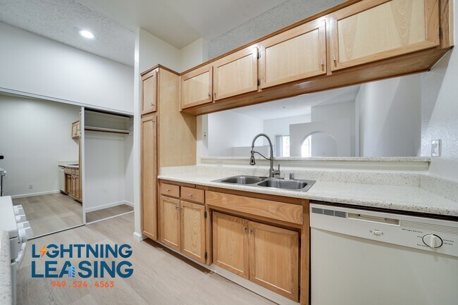 Building Photo - 11225 Morrison St