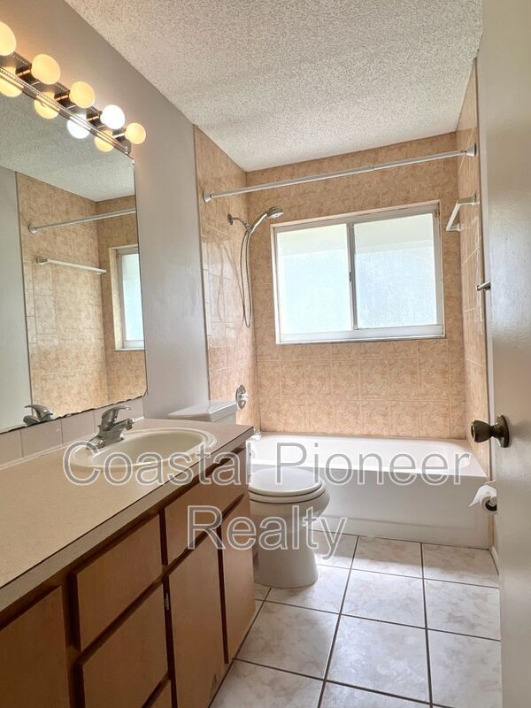 Building Photo - 1310 Lakehurst Way