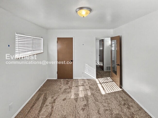 Building Photo - 6822 Moore St