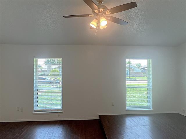Building Photo - 2805 Meadow Park Dr