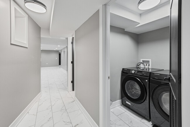 Building Photo - 2816 W Warren Blvd