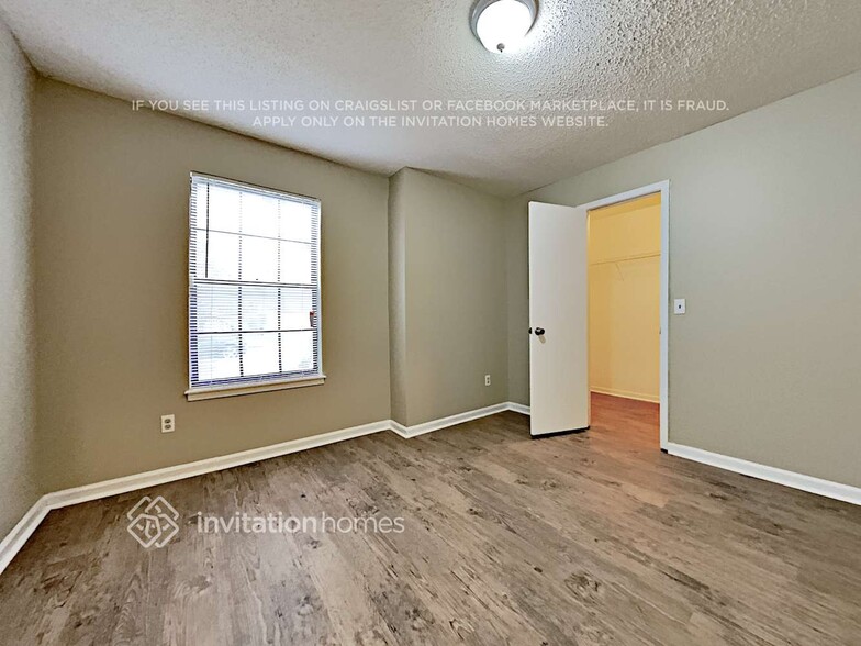 Building Photo - 158 Annandale Dr E