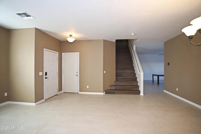 Building Photo - 8833 S 13th Pl
