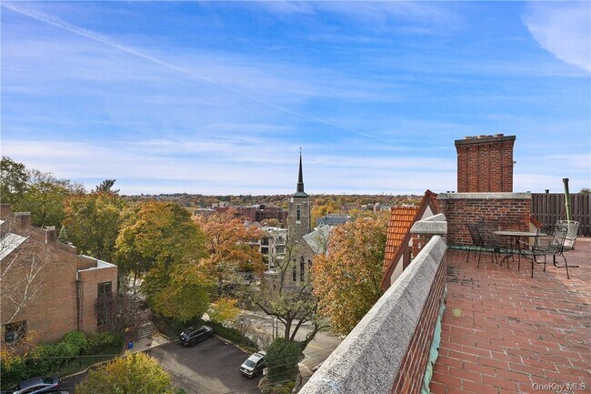 Building Photo - 22 Sagamore Rd