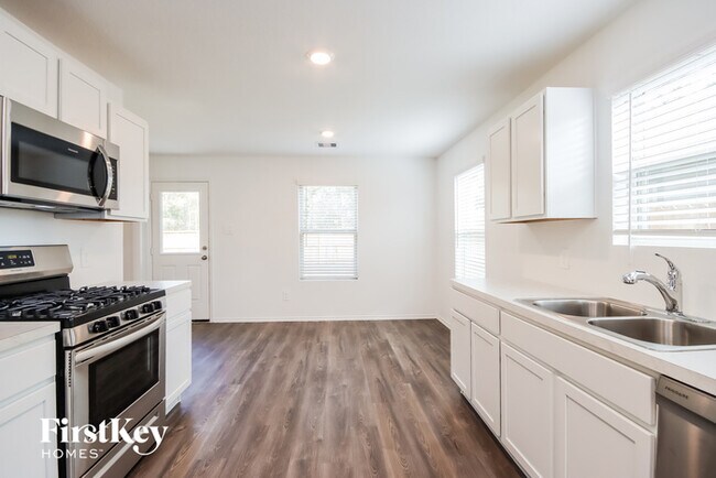 Building Photo - 3731 Solanum Dr