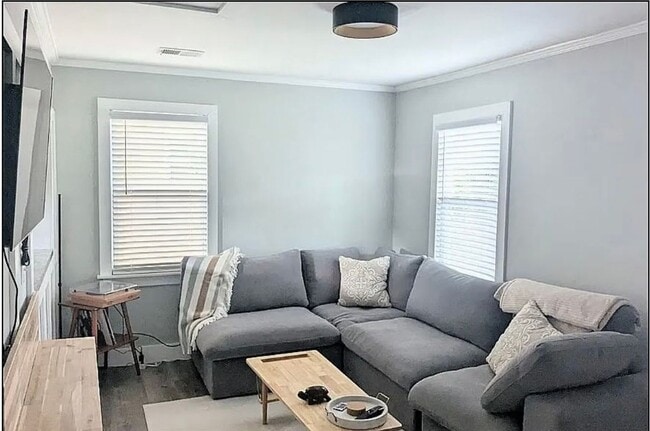 Building Photo - 920 N 6th St