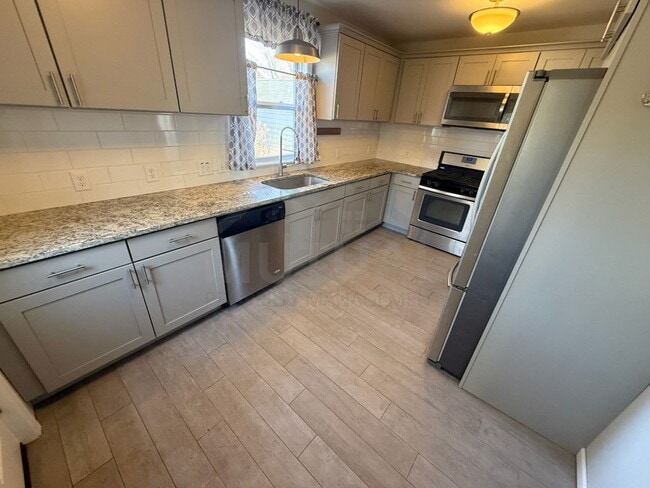 Building Photo - 389 Channing St