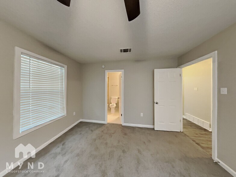 Building Photo - 5867 Willow Springs Dr