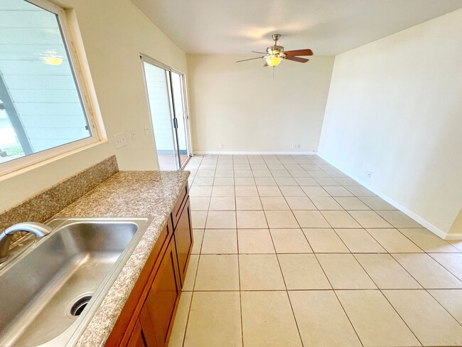 Building Photo - Spacious 1-Bedroom Ground Floor Unit in So...