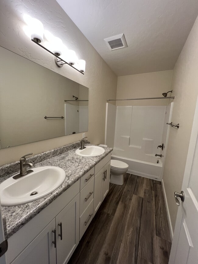 Building Photo - 615 Canyon Vista Way