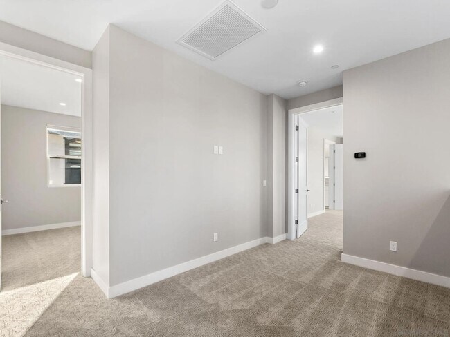 Building Photo - 2954 Copley Ave